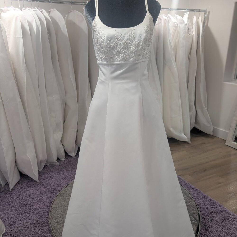 Eden Bridal A line spaghetti strap vintage wedding gown -size 6